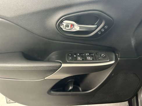 Certified 2021 Jeep Cherokee Limited w/ Mopar Interior Package AWD/4WD image 11