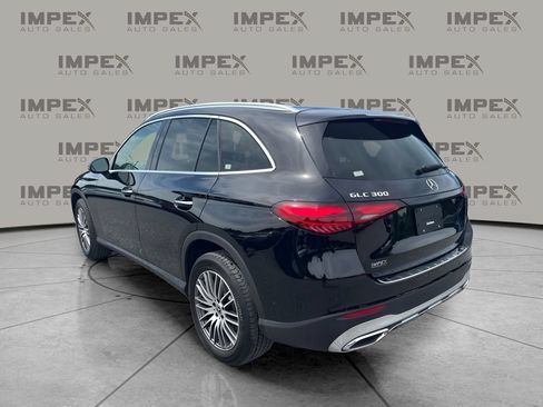 Used 2025 Mercedes-Benz GLC 300 image 2