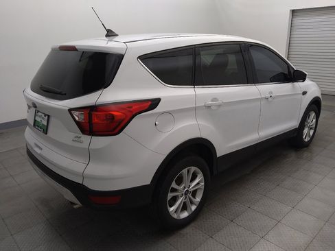 Used 2019 Ford Escape SE FWD image 9