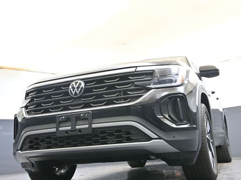 Used 2025 Volkswagen Atlas Cross Sport SE image 29