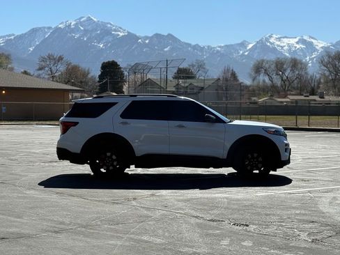 Used 2023 Ford Explorer ST w/ Equipment Group 401A image 4