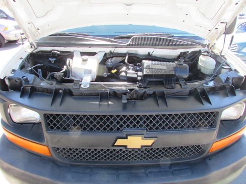 Used 2013 Chevrolet Express 2500 image 18