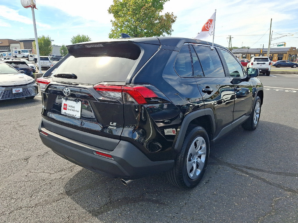 Used 2022 Toyota RAV4 LE AWD/4WD image 6