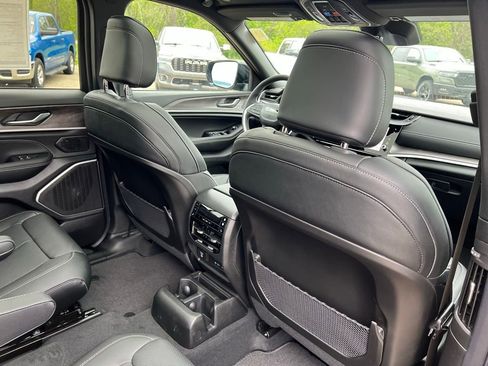 New 2026 Jeep Grand Cherokee L Limited AWD/4WD image 17