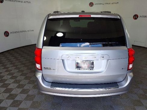 Used 2014 Dodge Grand Caravan SXT w/ UConnect Hands-Free Group FWD image 6