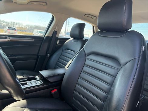 Used 2018 Ford Fusion SE w/ Fusion SE Technology Package image 18