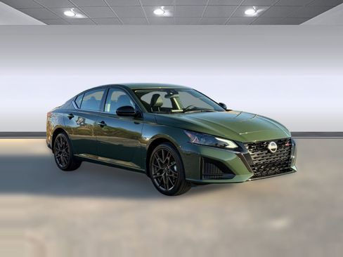 New 2025 Nissan Altima 2.5 SR image 6