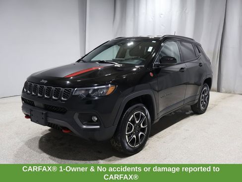 Used 2024 Jeep Compass Trailhawk image 5