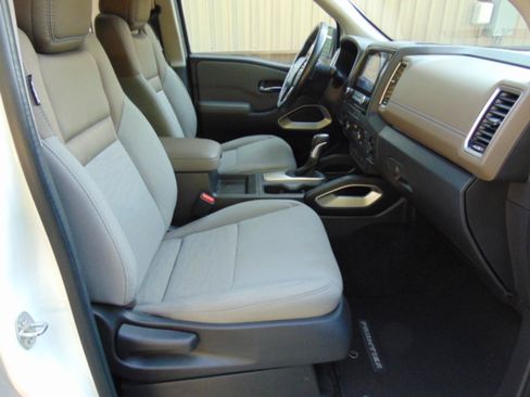 Used 2022 Nissan Frontier SV AWD/4WD image 8