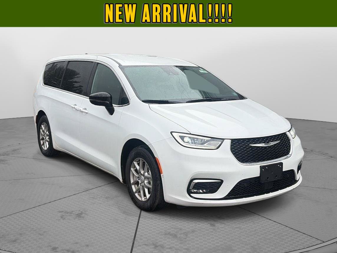 Used 2026 Chrysler Pacifica Select FWD image 1