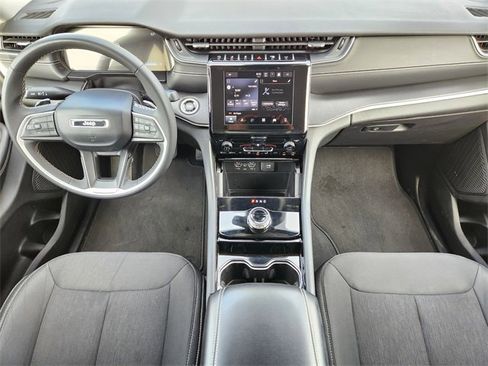 Used 2023 Jeep Grand Cherokee L Laredo image 27