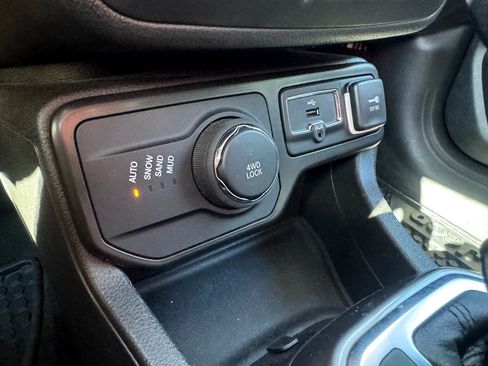 Used 2022 Jeep Renegade Latitude image 22