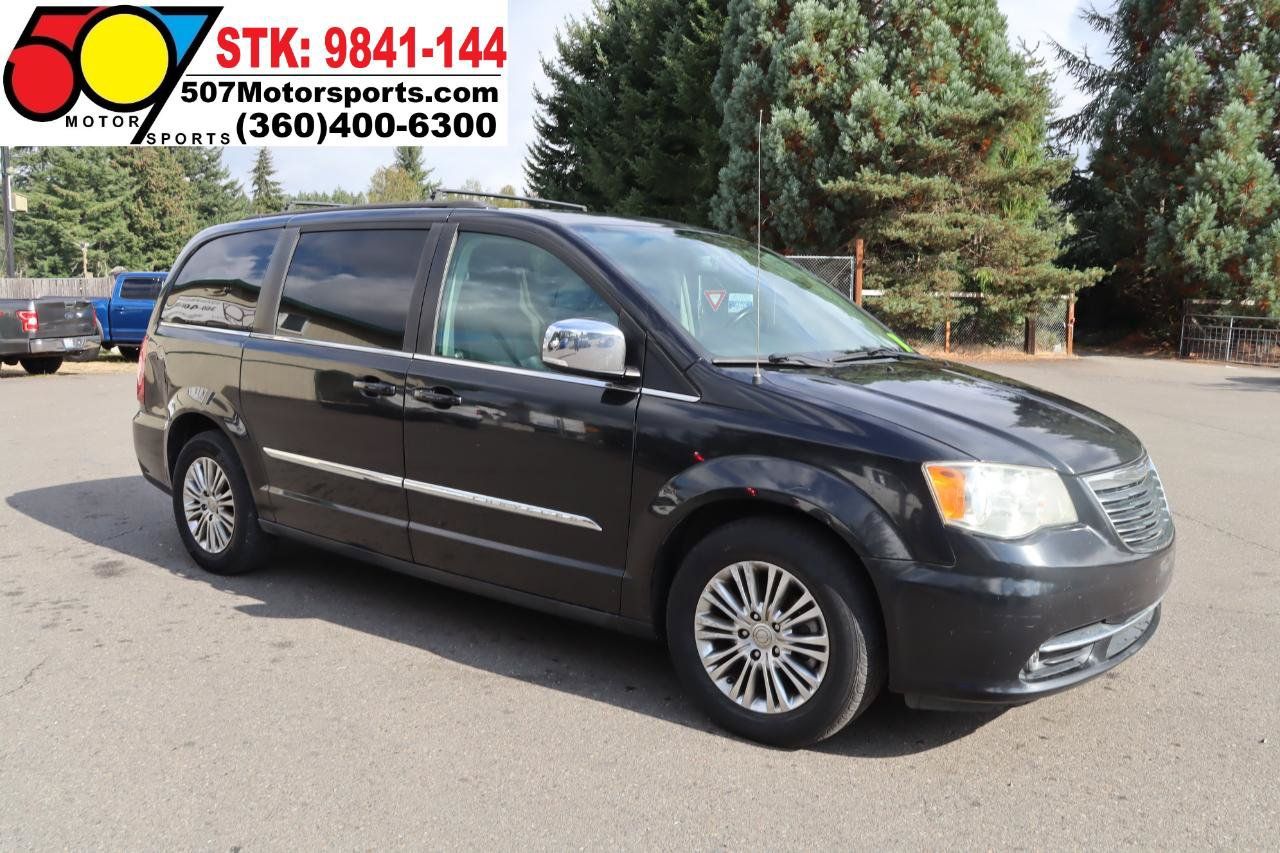 Used 2014 Chrysler Town & Country Touring-L FWD image 10