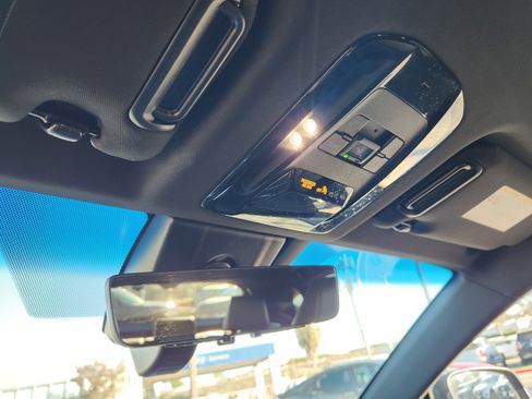 Used 2023 Toyota Venza Limited image 26