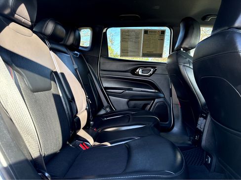 Used 2023 Jeep Compass Trailhawk image 18