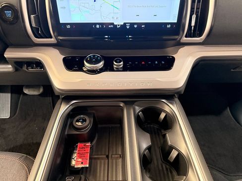 Used 2025 Ford Expedition Active AWD/4WD image 22