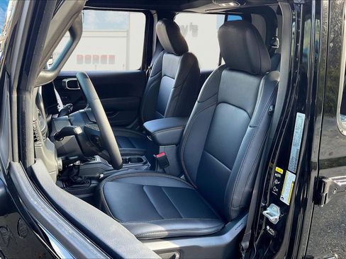 New 2025 Jeep Gladiator High Tide image 9