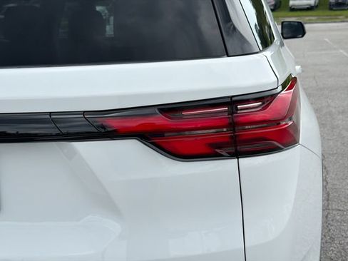 Used 2022 Chevrolet Traverse LS w/ Midnight/Sport Edition FWD image 10