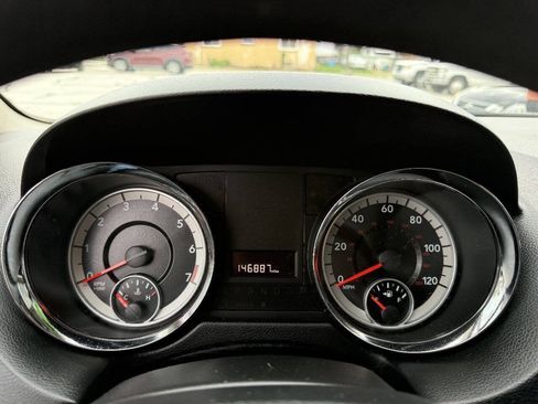 Used 2014 Dodge Grand Caravan SXT FWD image 17