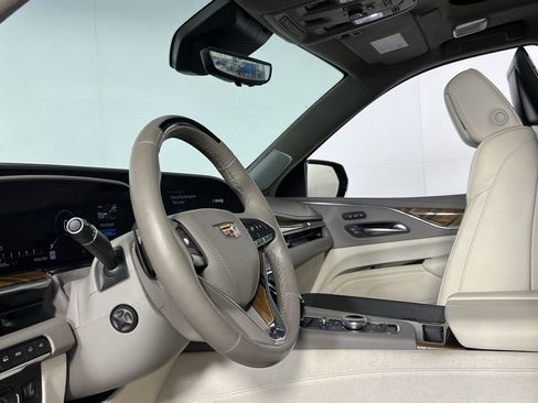 Used 2024 Cadillac Escalade Sport Platinum w/ LPO, ONYX Package image 21