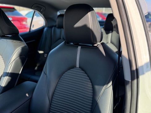 Used 2022 Toyota Camry SE image 7