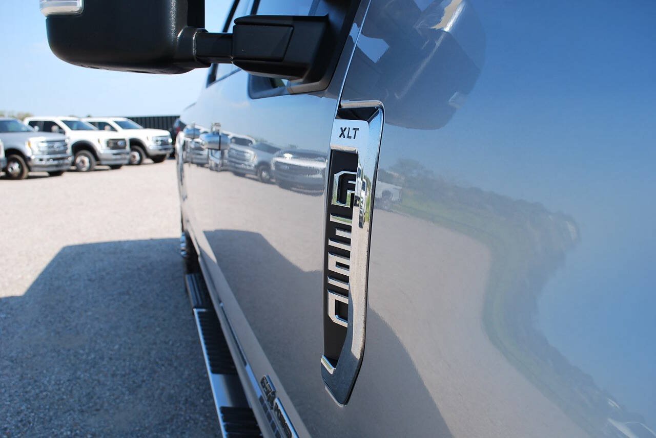 Used 2022 Ford F350 XLT w/ XLT Premium Package AWD/4WD image 8