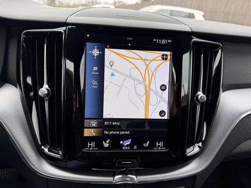 Used 2020 Volvo XC60 T5 Momentum image 33