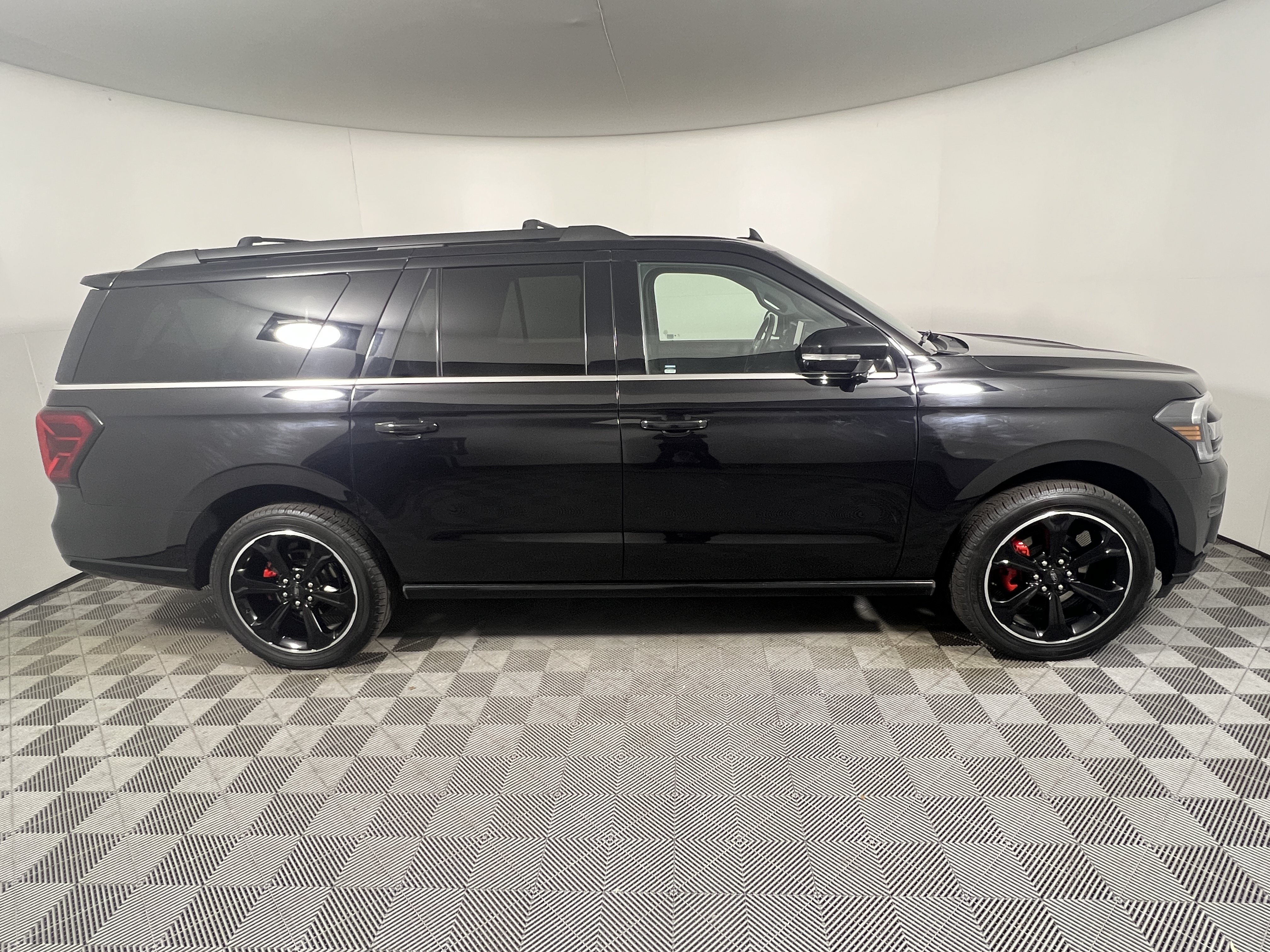 Used 2022 Ford Expedition Max Limited AWD/4WD image 6