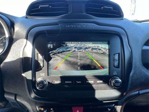 Used 2016 Jeep Renegade Trailhawk w/ Premium Trailhawk Package image 25