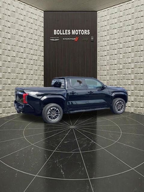 Used 2025 Toyota Tacoma TRD Sport w/ TRD Sport Upgrade Package AWD/4WD image 5