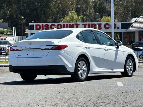 Used 2025 Toyota Camry LE image 5