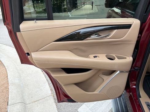 Used 2019 Cadillac Escalade Platinum AWD/4WD image 33