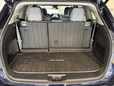 Used 2021 Toyota Highlander XLE AWD/4WD image 18