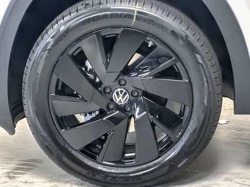 New 2026 Volkswagen Atlas SE image 25