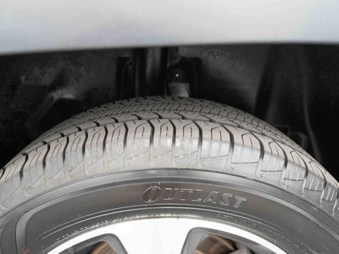 Used 2021 Jeep Cherokee Limited w/ Trailer Tow Group AWD/4WD image 31