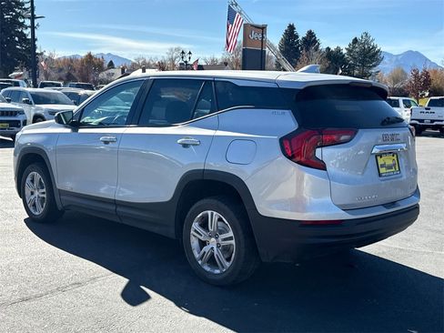 Used 2018 GMC Terrain SLE image 3