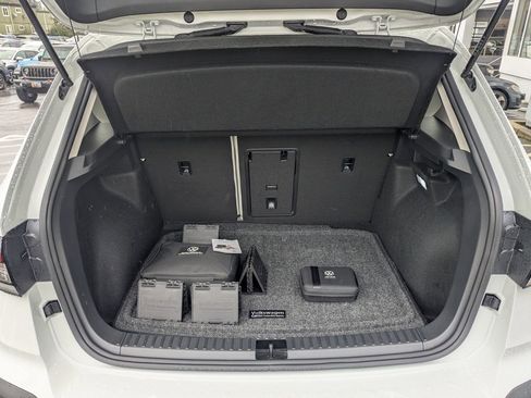 Used 2025 Volkswagen Taos SE image 28