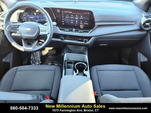 Used 2025 Chevrolet Equinox LT image 12