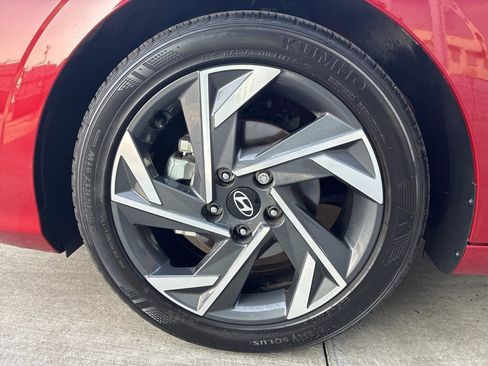 Certified 2025 Hyundai Elantra Sport image 9