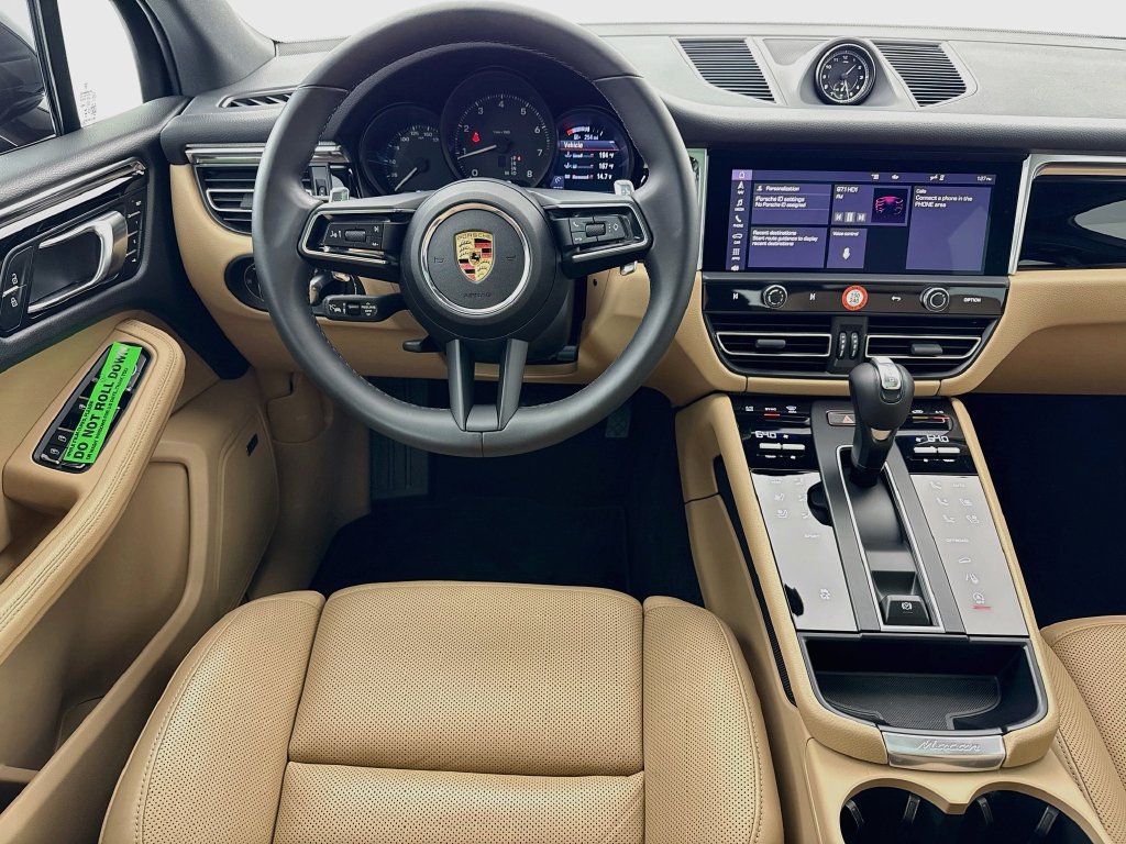 Certified 2025 Porsche Macan AWD/4WD image 25