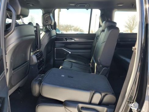 Used 2023 Jeep Wagoneer Base w/ Convenience Group I image 22