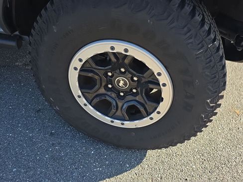 Used 2024 Ford Bronco Badlands image 4