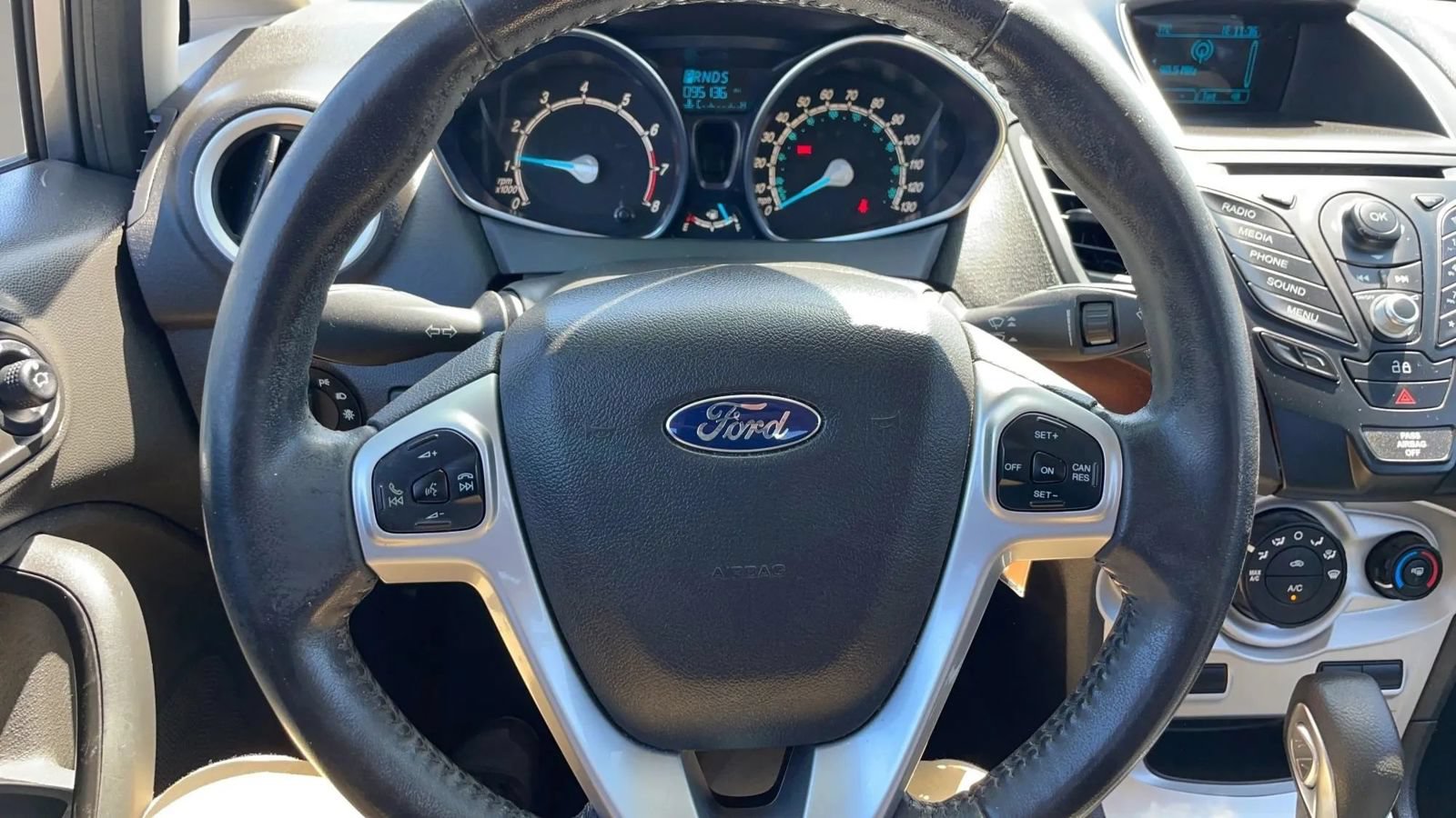 Used 2014 Ford Fiesta SE FWD image 11