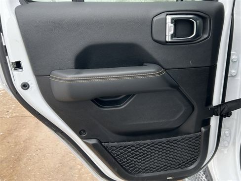 Used 2025 Jeep Wrangler Unlimited Sahara image 34