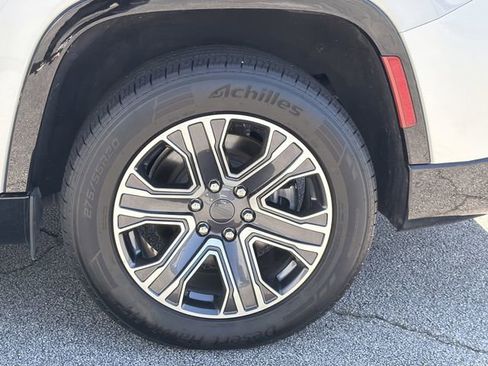 Used 2024 Jeep Wagoneer L Series II image 34