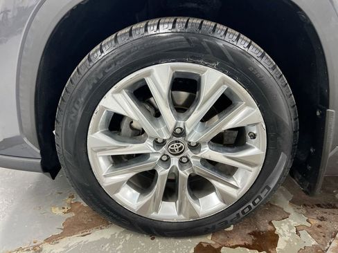 Used 2021 Toyota Highlander Limited image 29