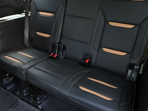 Used 2023 GMC Yukon XL AT4 w/ AT4 Premium Package AWD/4WD image 13