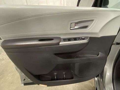 Used 2022 Toyota Sienna XSE w/ XSE Plus Package image 13