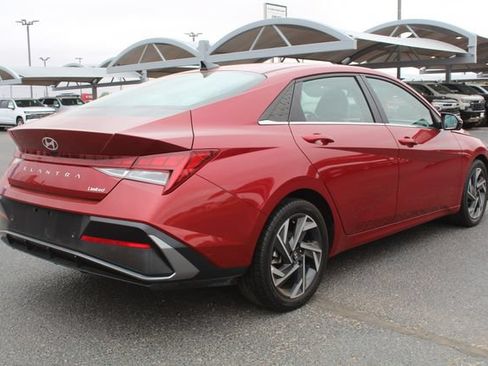 Used 2024 Hyundai Elantra Limited FWD image 3
