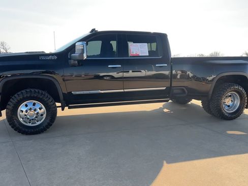 Used 2024 Chevrolet Silverado 3500 High Country w/ High Country Premium Package image 4